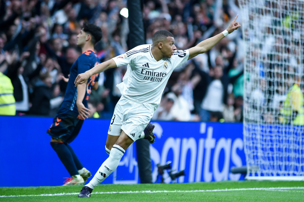 [图]詹姆斯26+10助攻里程碑东契奇36+9 湖人逆转灰熊