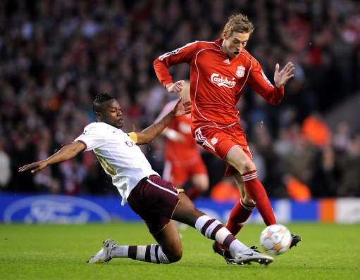 曼联毫无斗志，问题积重难返！球迷竟喊话请回阿莫林，阵容是病根